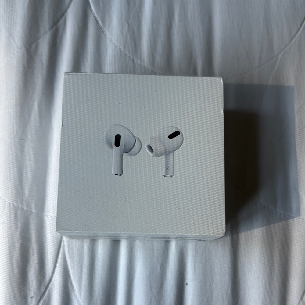 Airpods Pro Box with charger